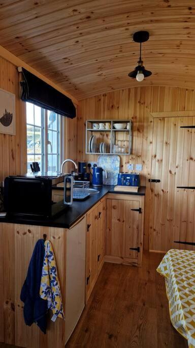 The Shepherd'S Hut @ Innlands Kilmaluag Exterior photo