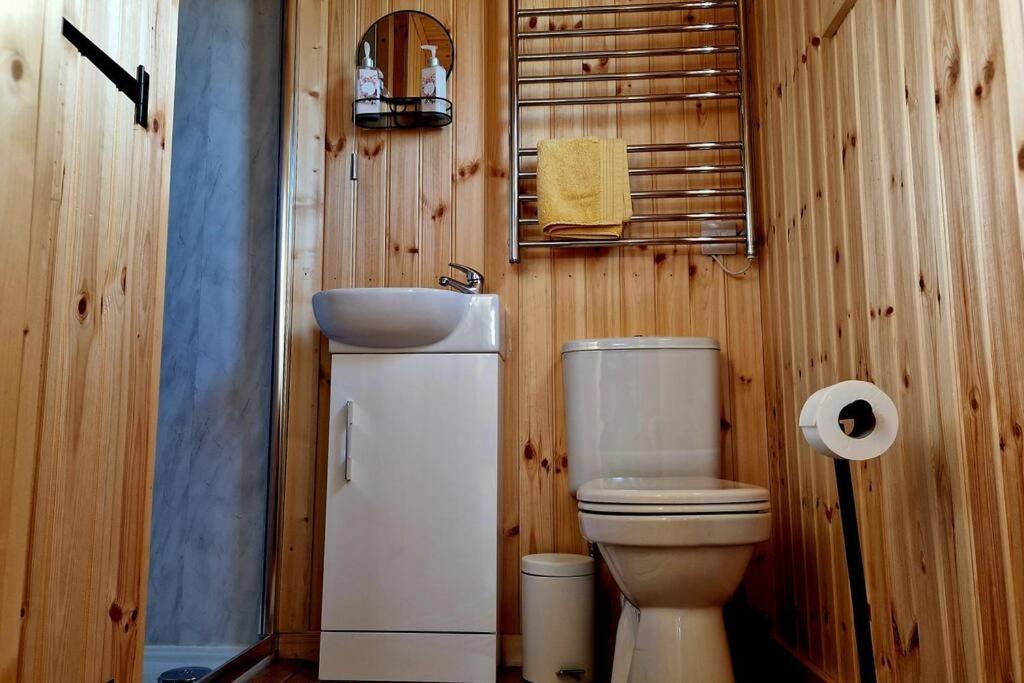 The Shepherd'S Hut @ Innlands Kilmaluag Exterior photo